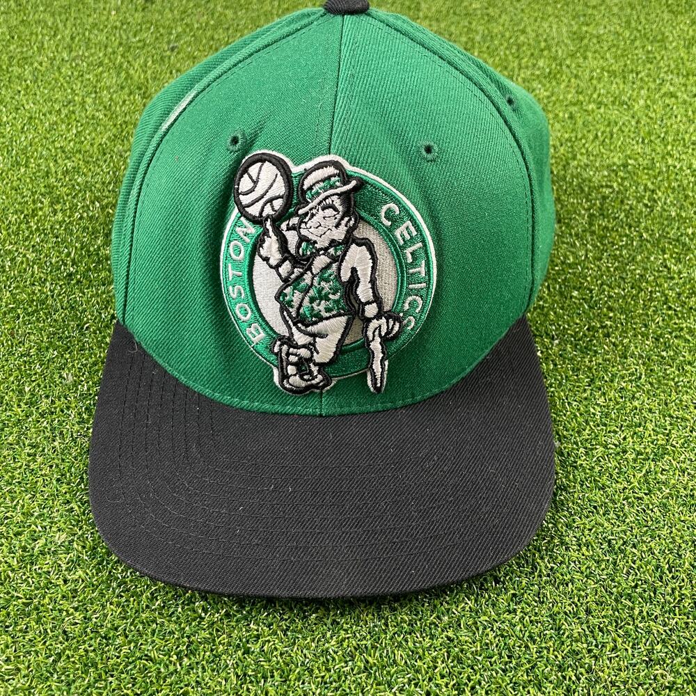 Vintage Boston Celtics NBA Mitchell & Ness Green Snap Back Hat